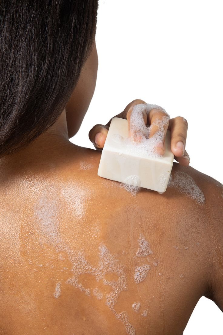 Savon Alada utilisé sur la peau